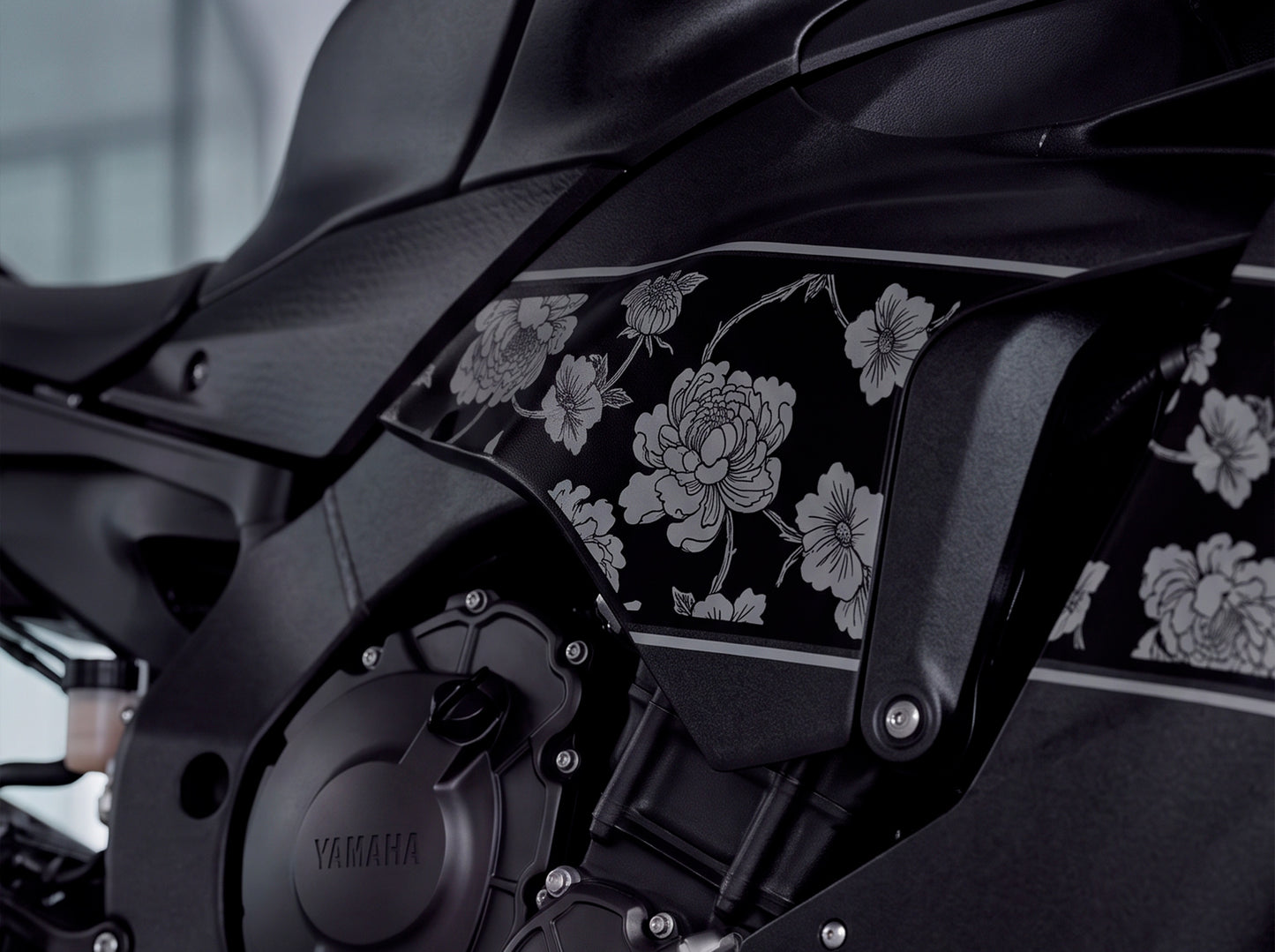 Dark Florale Lines